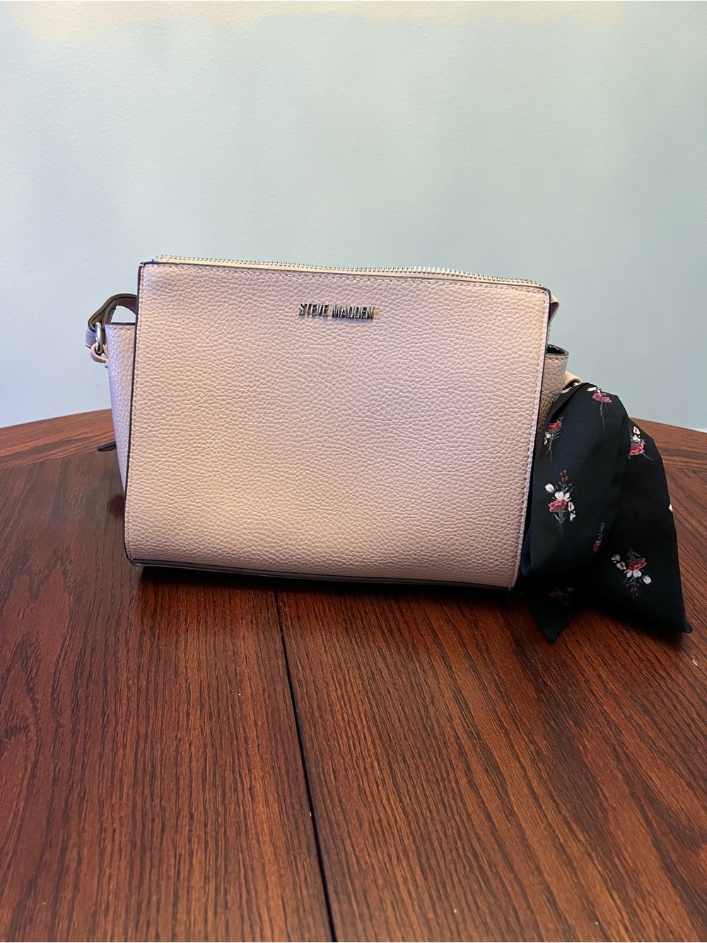 💗 Steve Madden purse with silver hardware and scarf